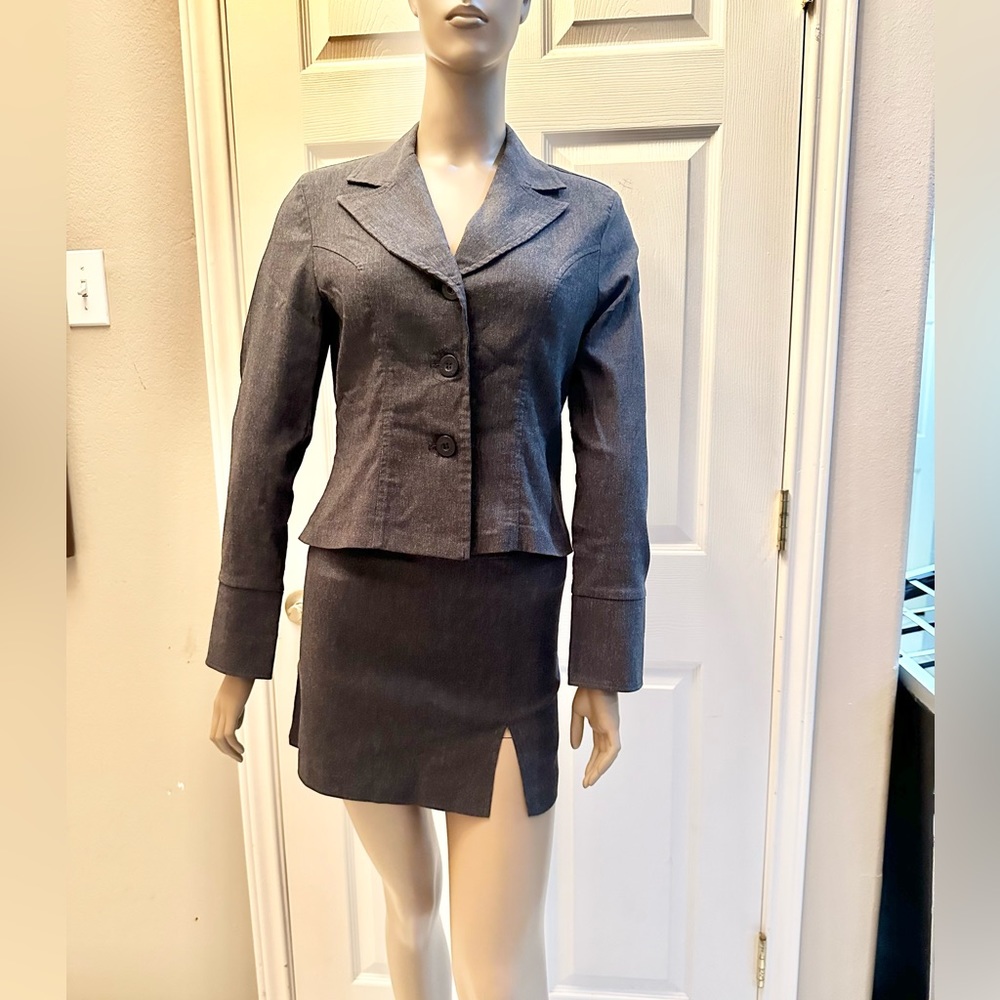 Innocent dark grey long sleeve suit size small